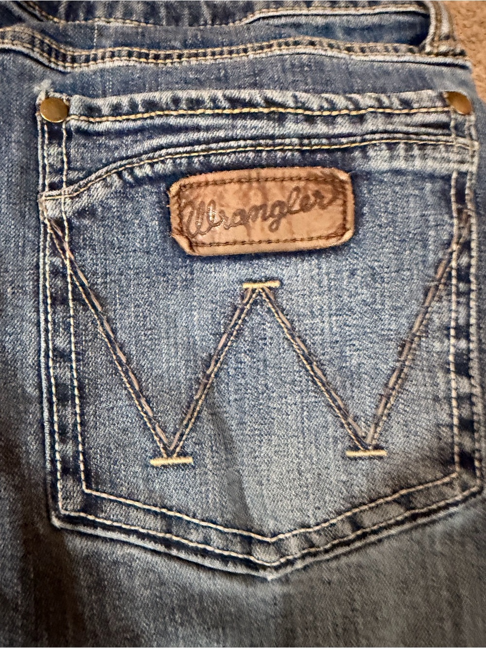 Wrangler Classic Indigo Denim Jeans with Contrast Stitching